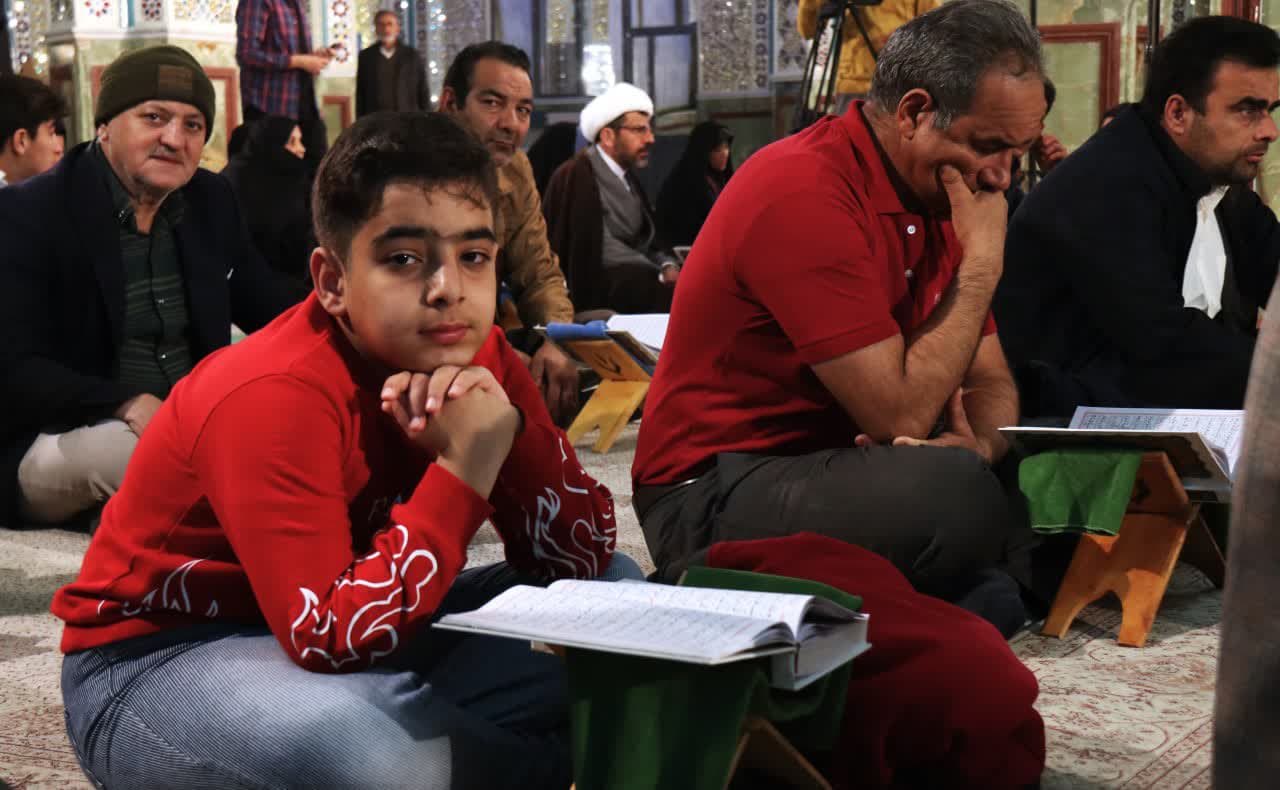 گزارش تصویری ازسومین روزمراسم جزءخوانی ماه مبارک رمضان درشبستان امامزاده محمدهلال بن علی (ع)